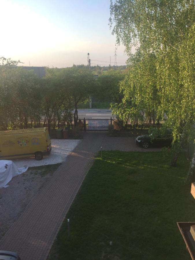 samodzielny pokój w wygodnym domu z parkingiem Piaseczno (Masovia) Exterior foto
